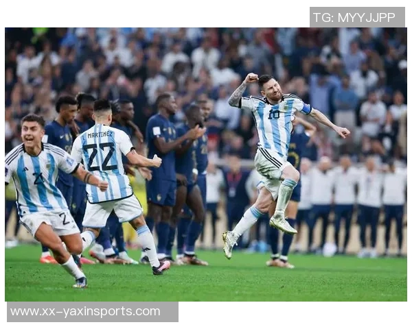 梅西课间专注踢球不理铃声老师提醒他马拉多纳独一无二